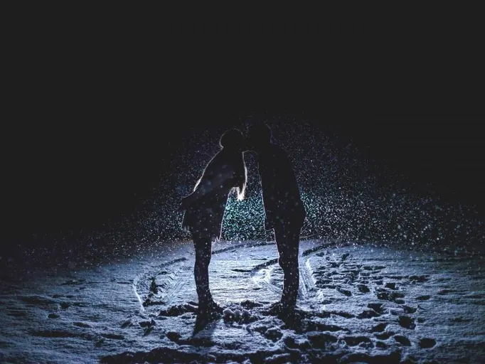 Casal à noite