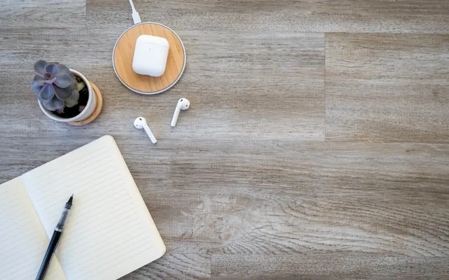 Fones de ouvido no escritório