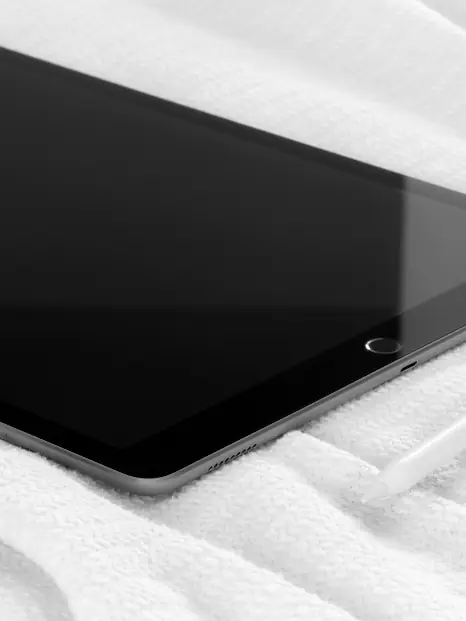 Tablet sobre tecido claro